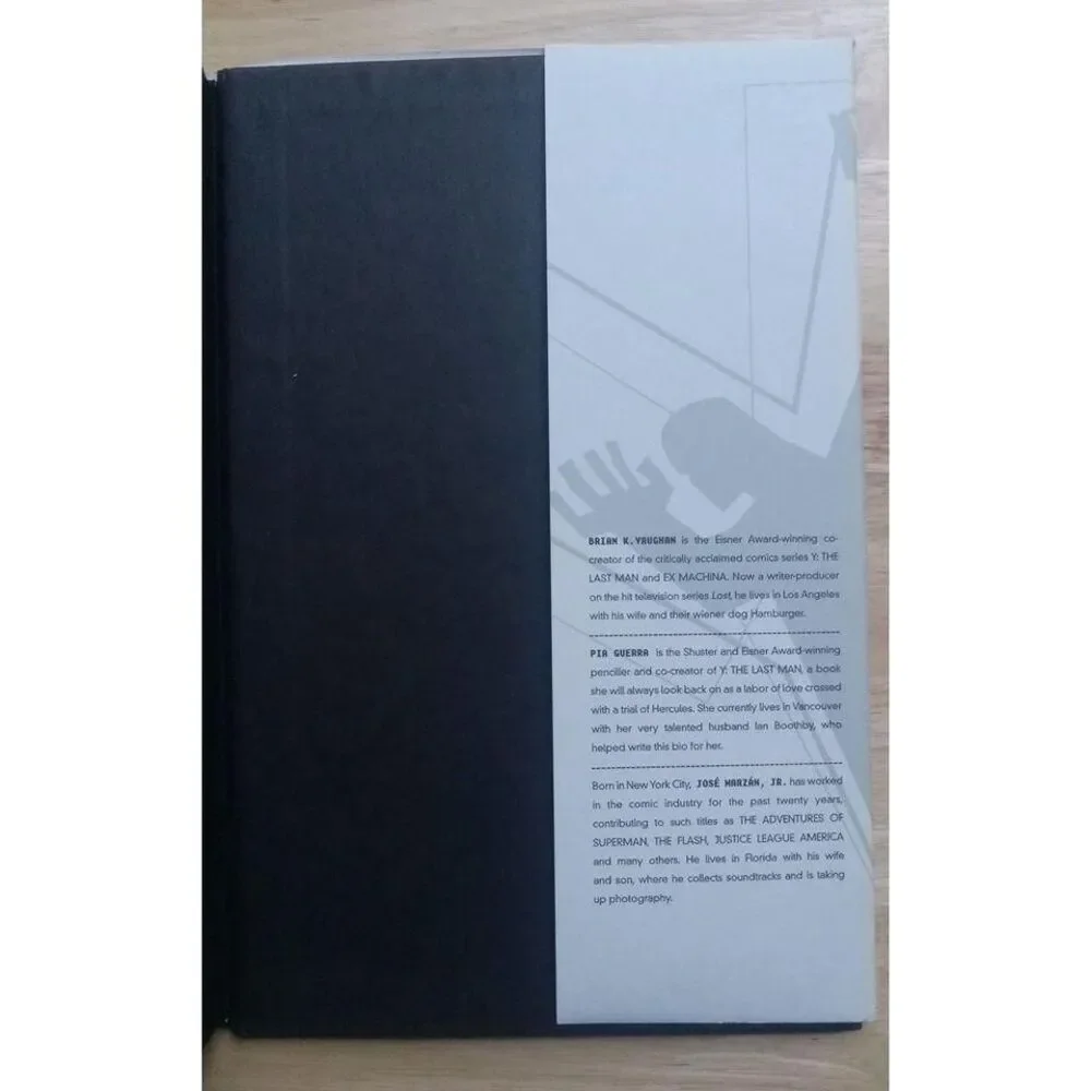 Y: The Last Man /The Deluxe Edition Book‎ 1/Brian K. Vaughan/ Hardcover book